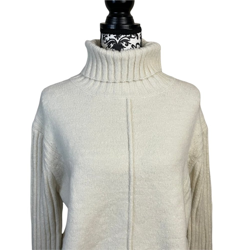 All in Favor | Women's Ivory White Turtleneck Metallic Rib Stretch Sweater Small - Picture 4 of 8